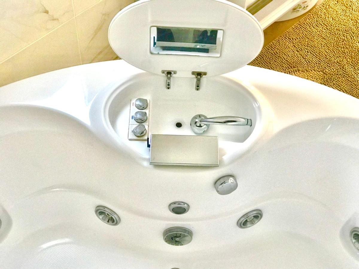 Stanza E Bagno Privato, Idromassaggio Con Extra Fee, In Appartamento Ferrara Dış mekan fotoğraf